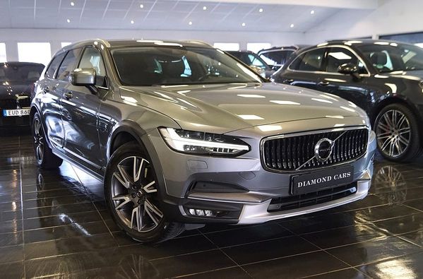 Volvo V90 Cross Country D4 AWD Business kamera Drag Helskinn - 2018