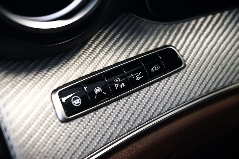 Mercedes E63 AMG bild 27