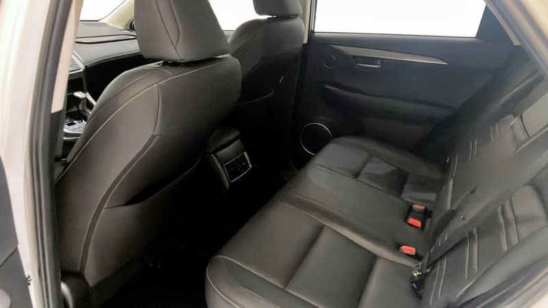 Lexus NX bild 11