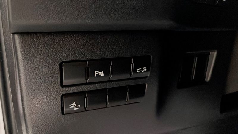 Lexus NX bild 15