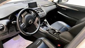 Lexus NX bild 7