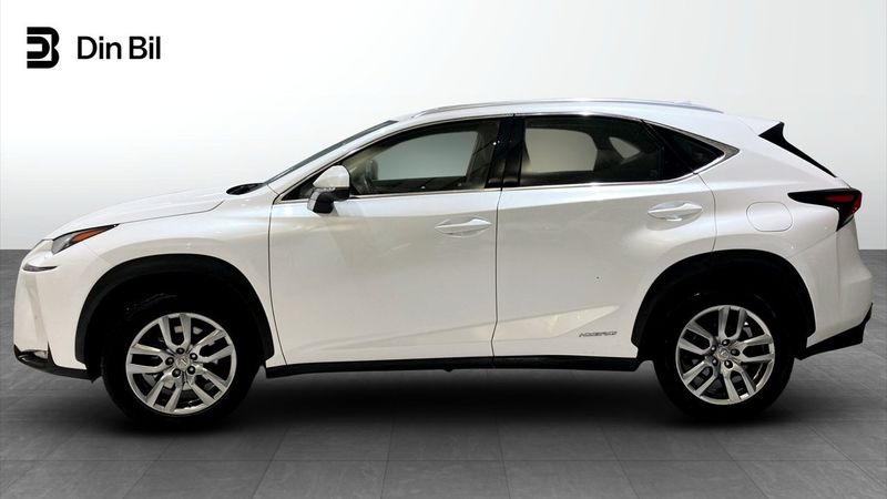 Lexus NX bild 2