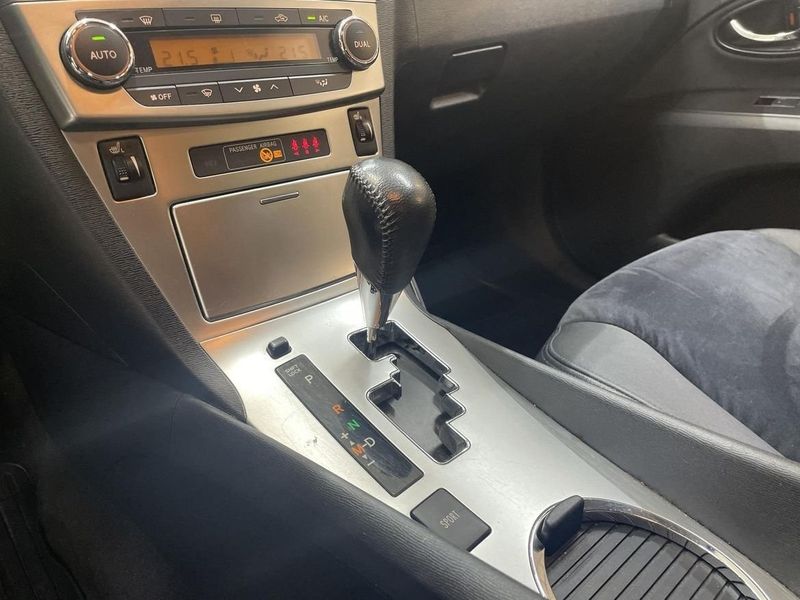 Toyota Avensis bild 17