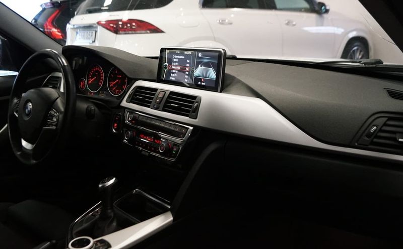 BMW 320 bild 12