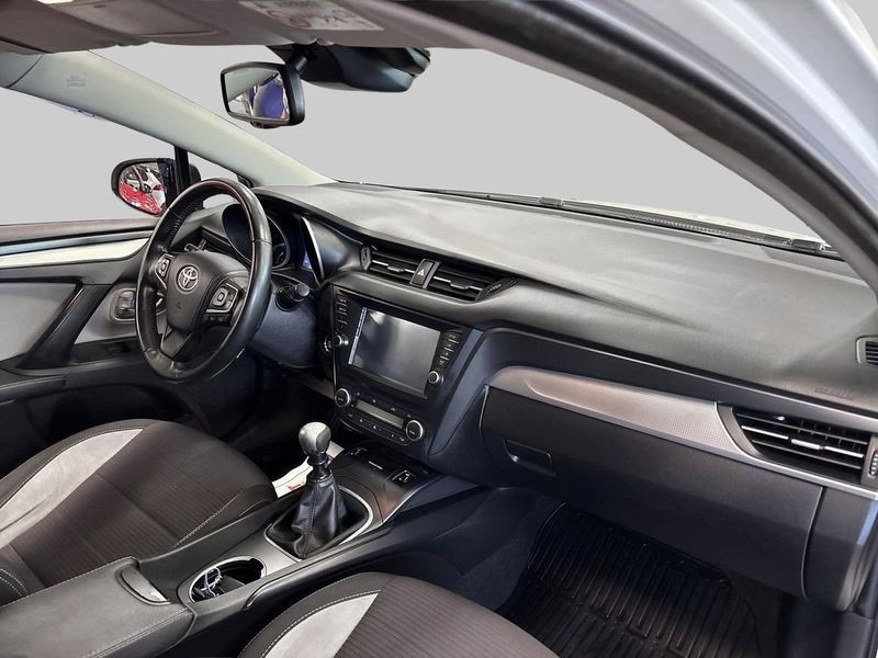 Toyota Avensis bild 9
