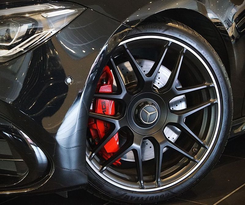 Mercedes CLA45 AMG bild 2