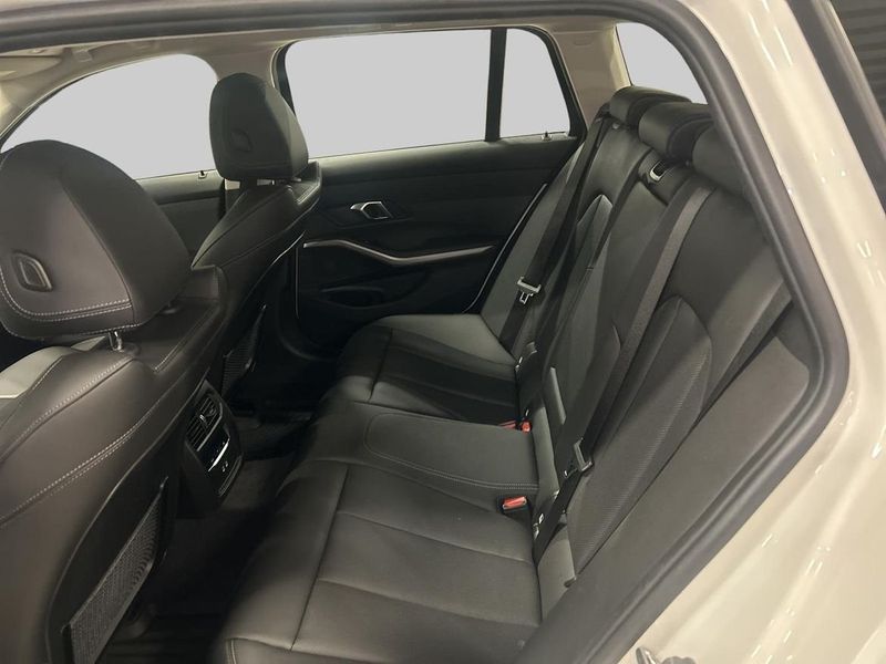 BMW 330 bild 11