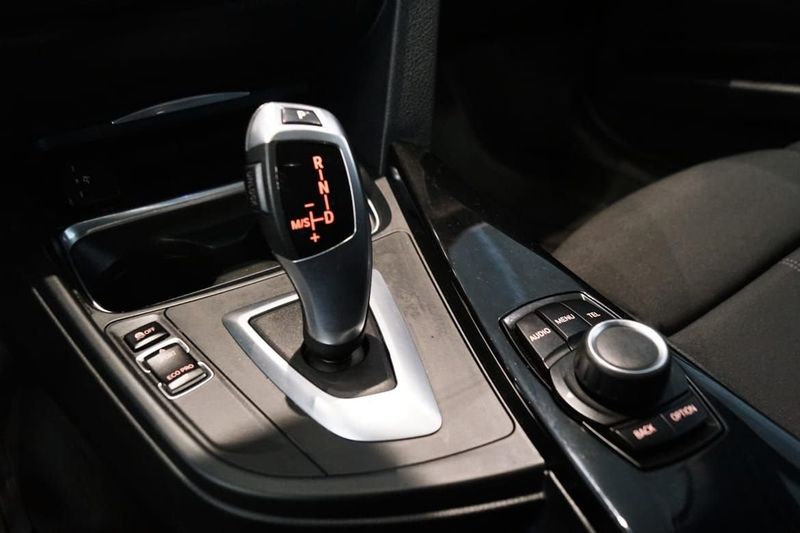 BMW 320 bild 7