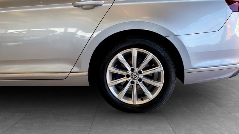 Volkswagen Passat bild 6