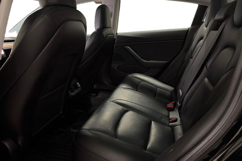 Tesla Model 3 bild 14