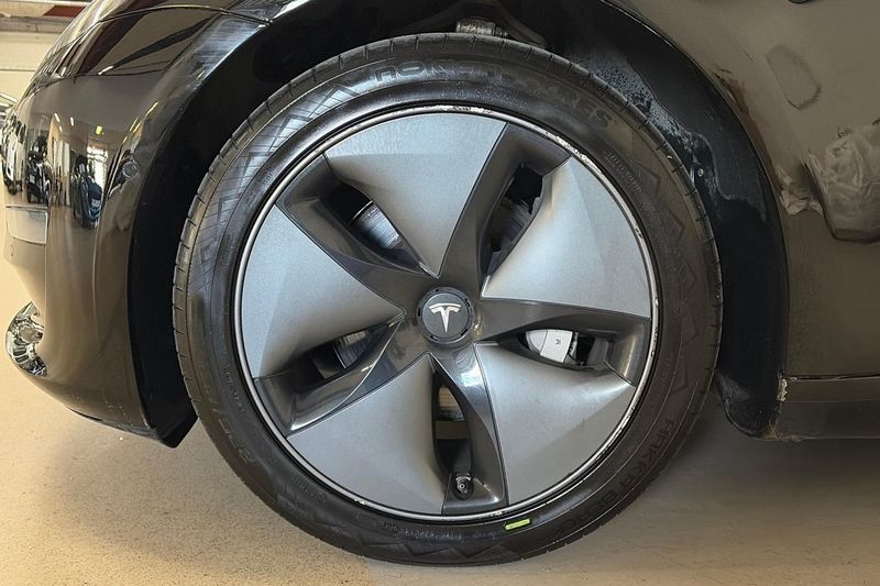 Tesla Model 3 bild 11