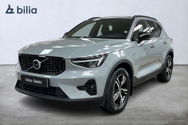 Volvo XC40 B3 FWD Bensin Plus Dark - 2025
