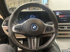 BMW i4 bild 8
