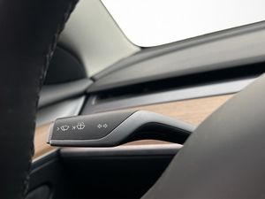 Tesla Model 3 bild 28
