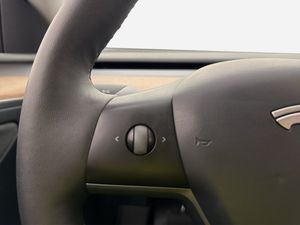 Tesla Model Y bild 24