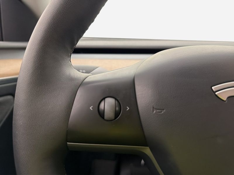 Tesla Model Y bild 24