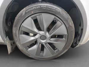 Tesla Model Y bild 38