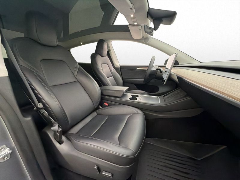 Tesla Model Y bild 11