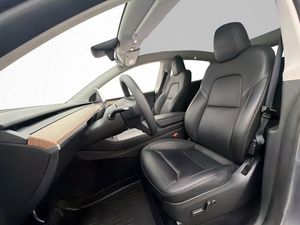 Tesla Model Y bild 33