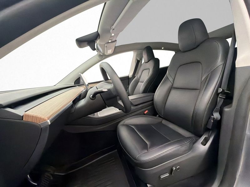 Tesla Model Y bild 33