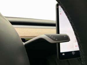 Tesla Model Y bild 25