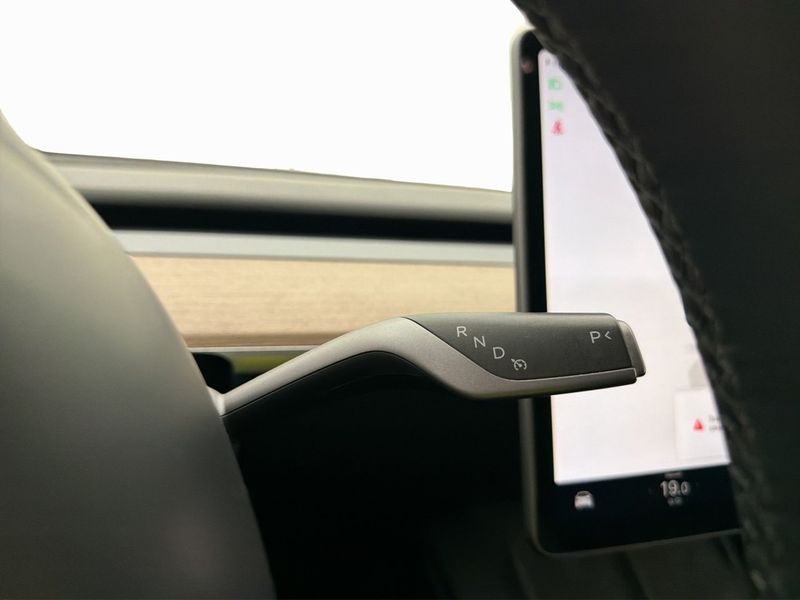 Tesla Model Y bild 25