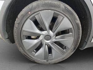Tesla Model Y bild 37