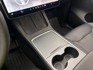 Tesla Model Y bild 28