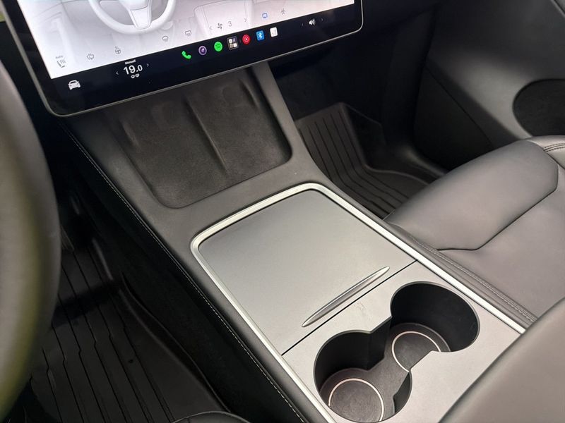 Tesla Model Y bild 28