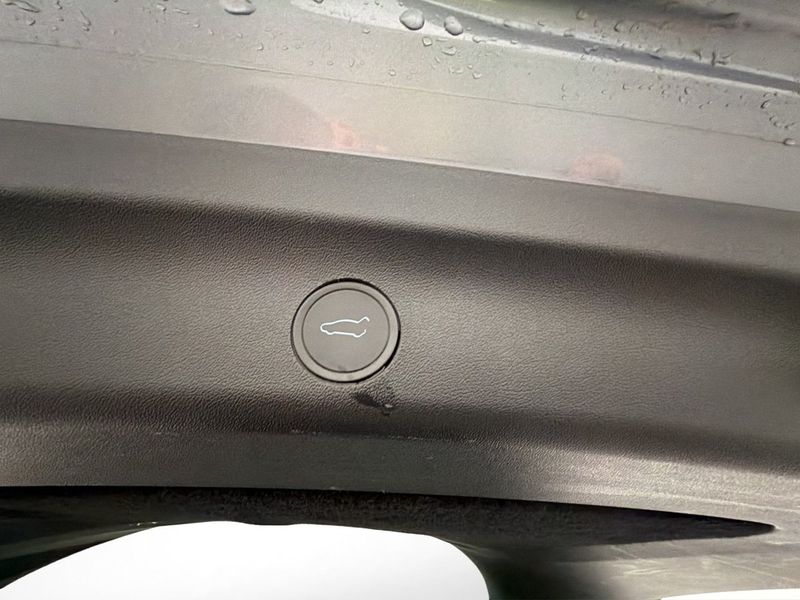 Tesla Model Y bild 16