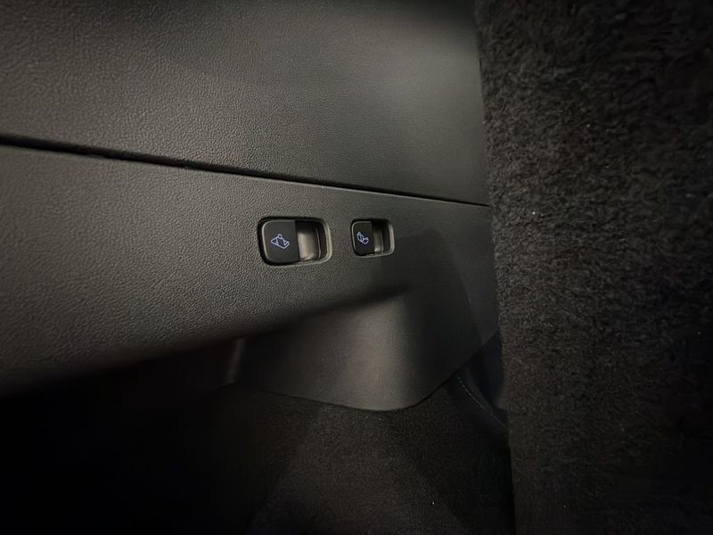 Tesla Model Y bild 15