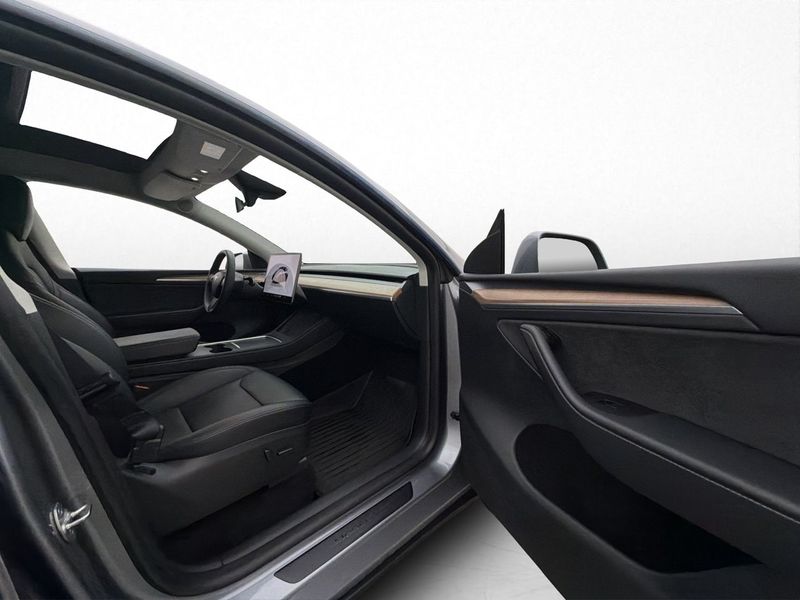 Tesla Model Y bild 12