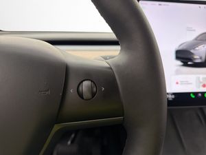 Tesla Model Y bild 23