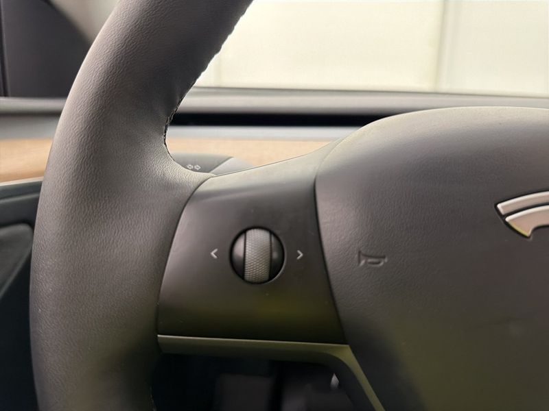 Tesla Model Y bild 24