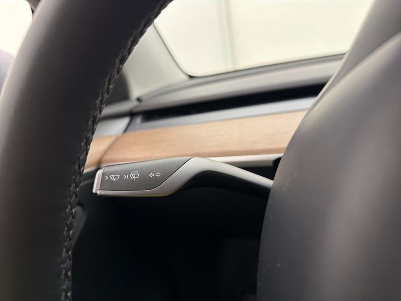 Tesla Model Y bild 26