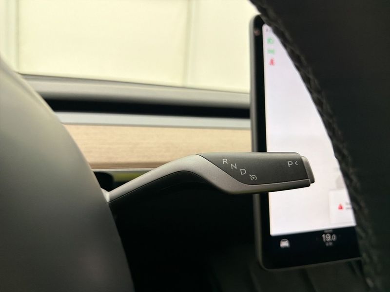 Tesla Model Y bild 25