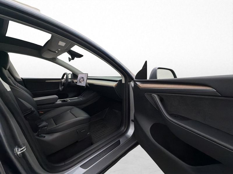 Tesla Model Y bild 12