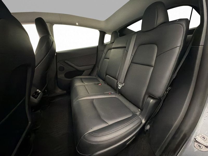 Tesla Model Y bild 30