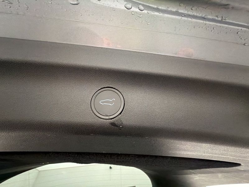 Tesla Model Y bild 16