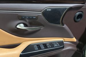 Lexus ES bild 17