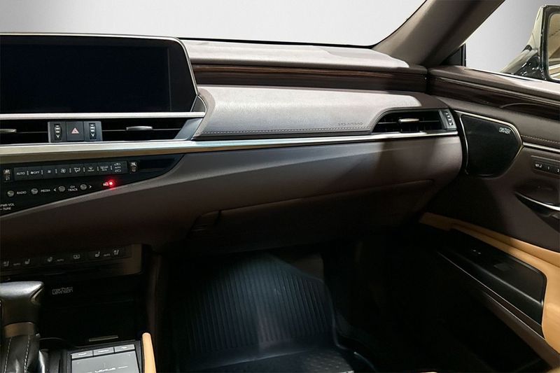 Lexus ES bild 15