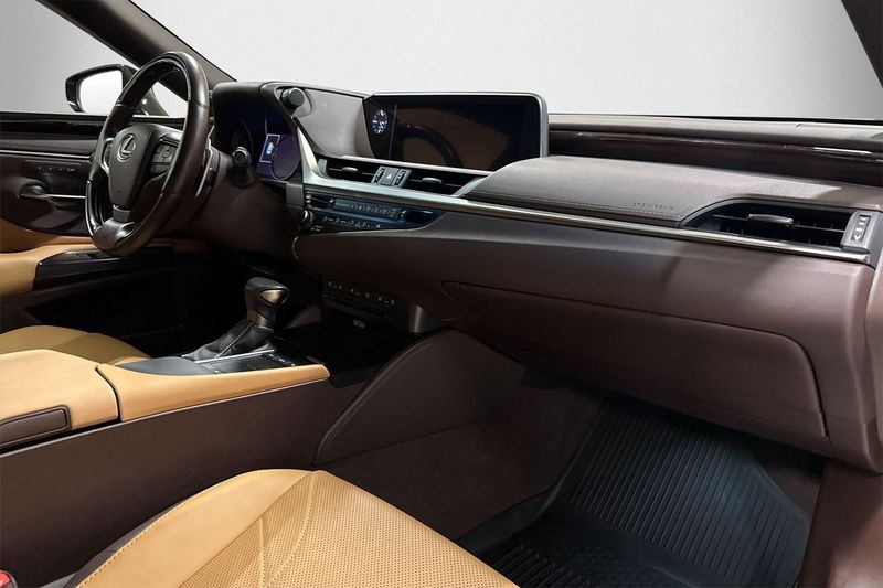 Lexus ES bild 9