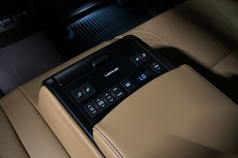 Lexus ES bild 24