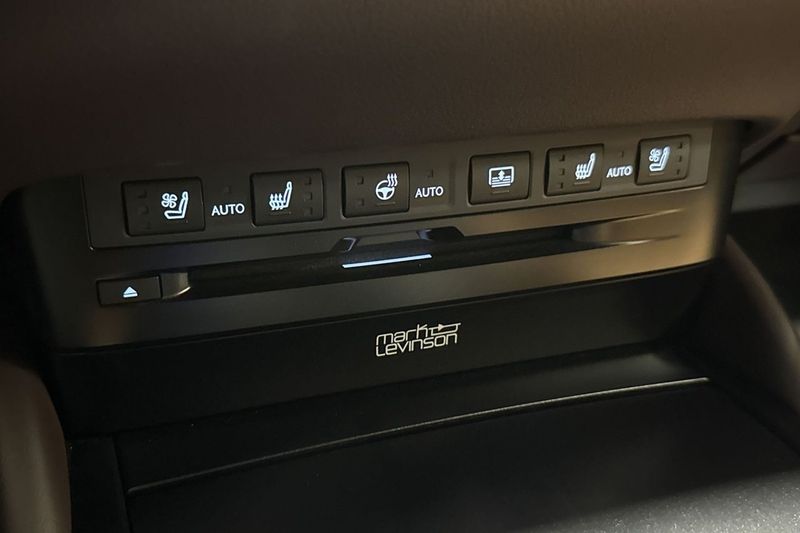 Lexus ES bild 19