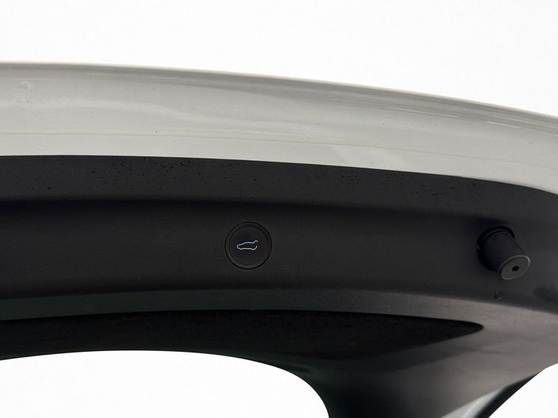 Tesla Model Y bild 32