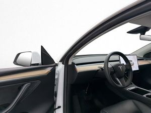Tesla Model Y bild 11