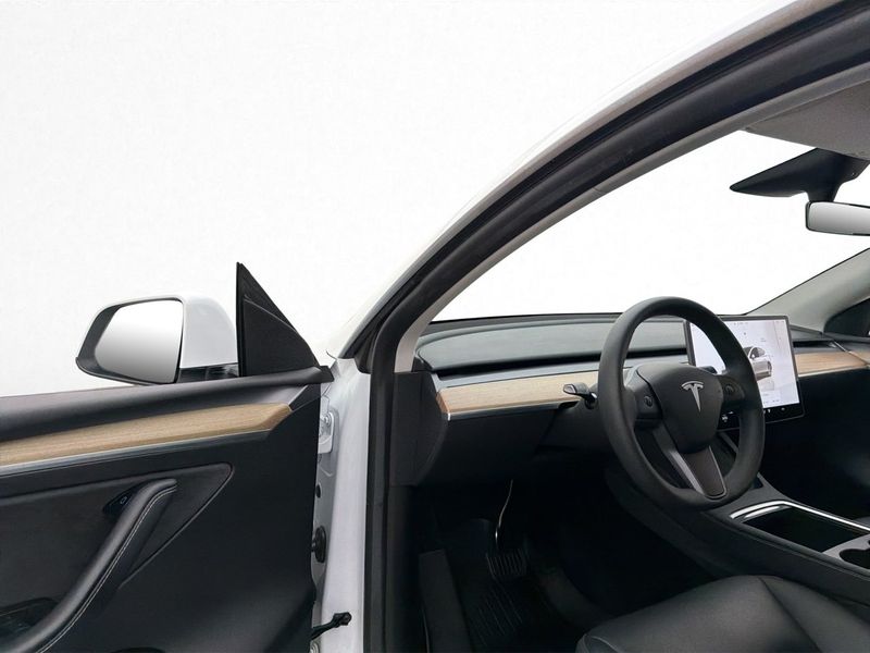 Tesla Model Y bild 11