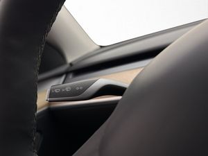 Tesla Model Y bild 25