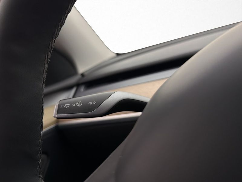 Tesla Model Y bild 25