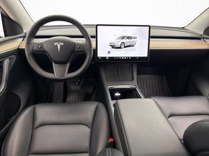 Tesla Model Y bild 27
